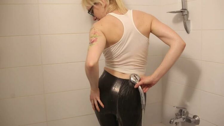 Shiny Leather Heaven aka Leather Love – Wet White Shirt and Latex Pants in the Shower