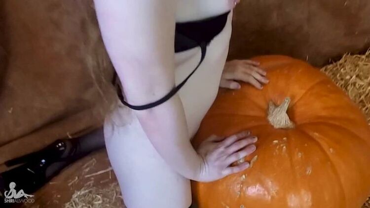 ManyVids presents Shiri Allwood in Jack-Off-Lantern – 21.10.2019 – $19.99 (Premium user request)