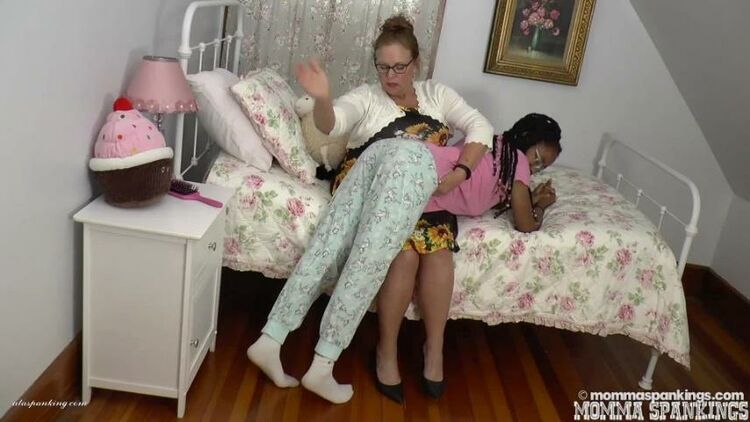 MommaSpankings – Blaire’s Bedtime Spanking pt1 – Blaire, Miss Elizabeth