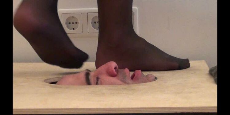 Brainstorming – Extreme Facetrampling And Facestomping In Pantyhose Facebox. Starring Alice [Trampling]