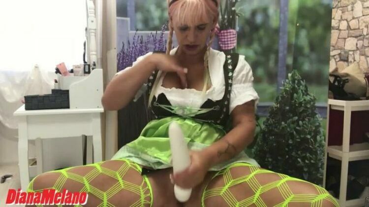 DianaMelano - Dirndl Fotzen Zeit mit XXL Toy [updated: 2023-04-01]