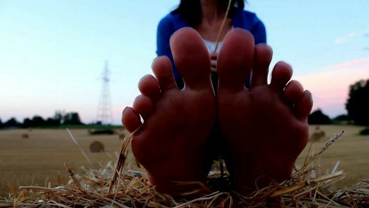 H!GH HEELS & SWEATY FEET 720p – Amateur Girls Feet From Poland [updated: 2023-04-05]