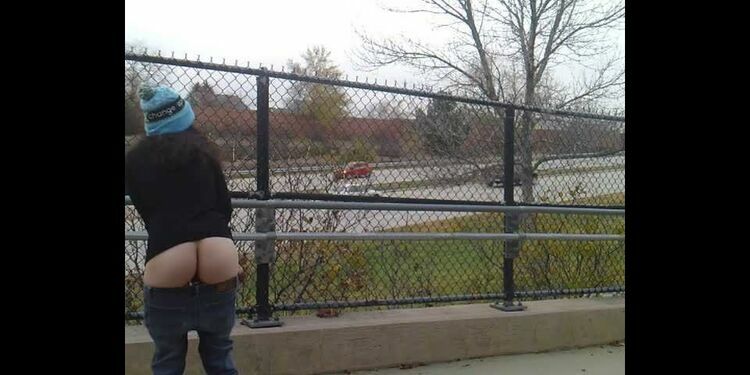 Teen Masturbates on Public Trail – Nicole Niagara [updated: 2023-04-11]