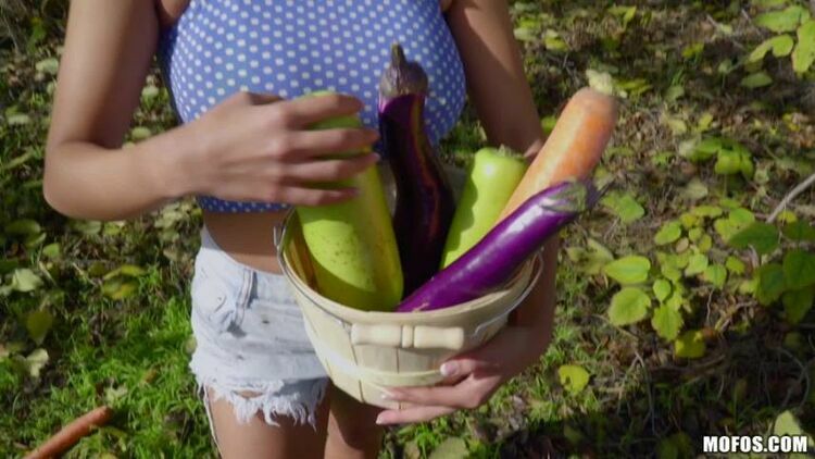 Aryana Amatista. Garden Salad (Full HD) [updated: 2023-04-23]