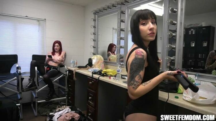 Sweet Femdom - Bunny Colby,Charlotte Sartre,Fabiana Fox - Girls Dressing Room Humiliation [updated: 2023-06-08]