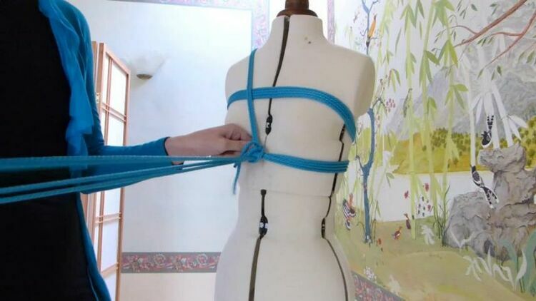 Restrained Elegance – Tutorial: Basic Western-Style Chest Harness [updated: 2023-06-13]