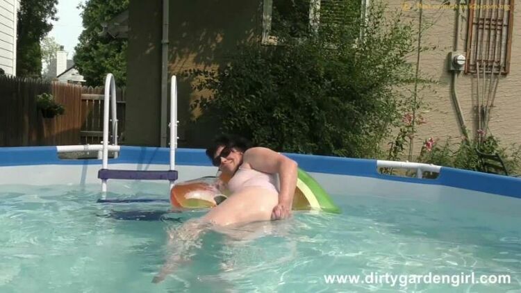 Dirtygardengirl Anal Fisting & Prolapse In Swimming Pool [updated: 2023-07-11]