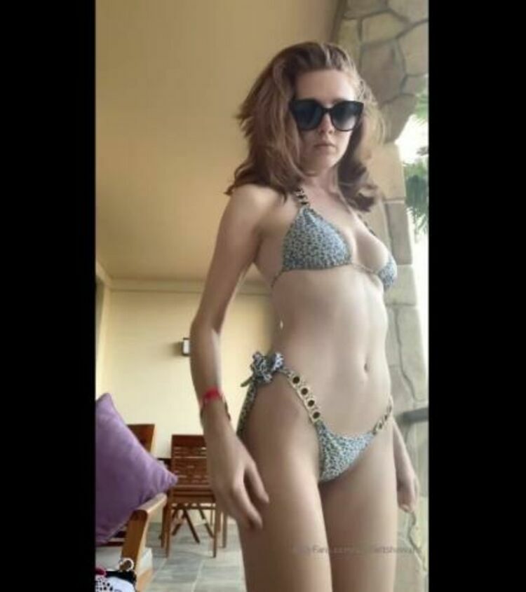 Scarlett Howard () Scarlettshoward - no tan over here 21-02-2020 [updated: 2023-07-27]