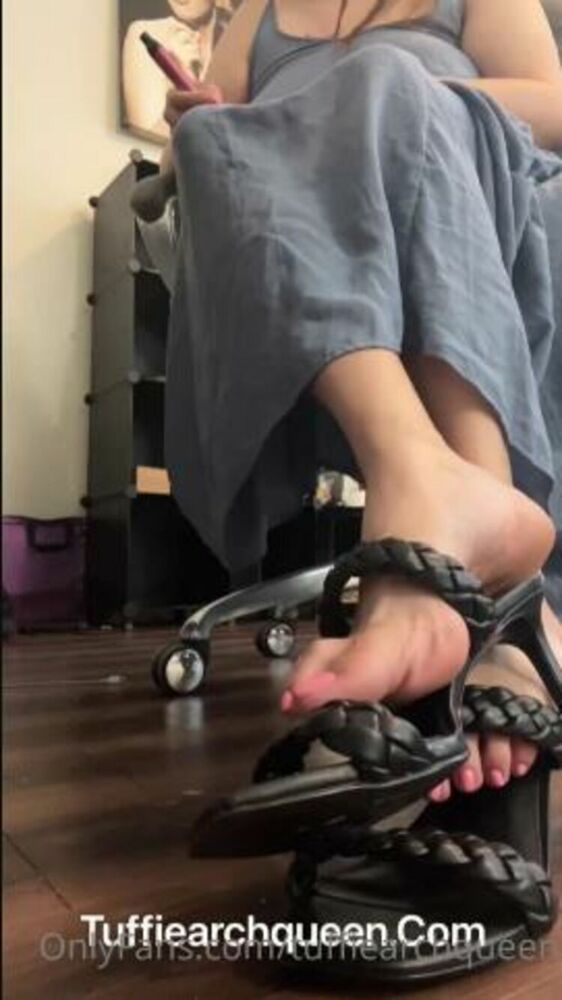 [FootJob-Porn.com] Onlyfans - Tuffie Arch Queen_144_tuffiearchqueen-27-05-2022-2469047179-These shoes are so sexy to dangle for you I hope you enjoy this _Footjob-HD Leak [updated: 2023-08-02]