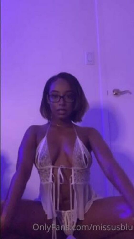 Onlyfans - Juicy Butt Queen - missusblu - missusblui tried to give some stripper vibes but i dont have the knees for it and i cant walk - 27-06-2020 [updated: 2023-08-02]