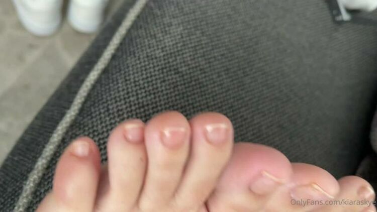 Onlyfans - Kiara Skye - kiaraskyeBig toes still need a little time to heal but Im so close to being able to go nude aga - 28-10-2021 [updated: 2023-08-03]