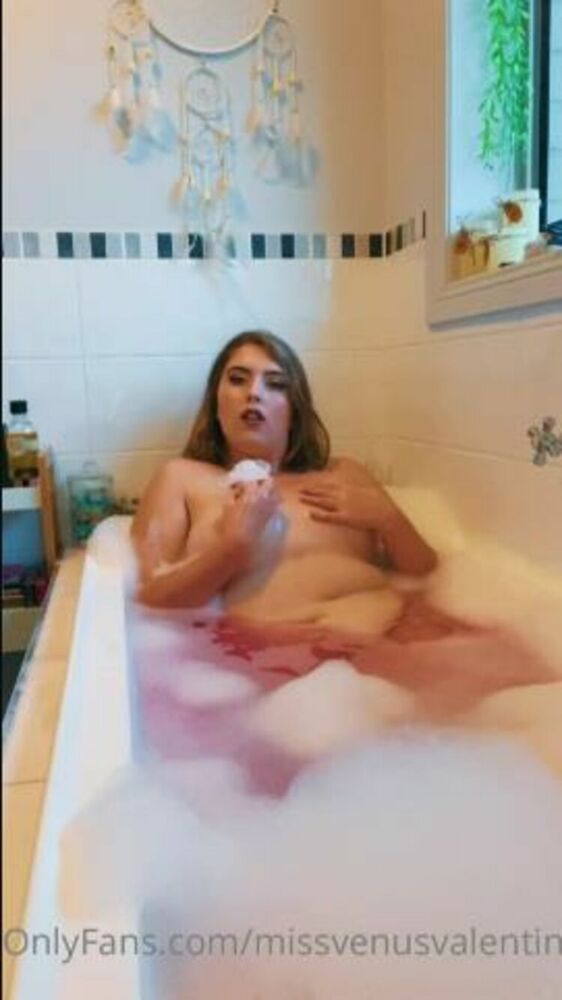 Miss Venus Valentine Missvenusvalentinea big tub for a big gal its a bit of a tight squeeze in between these thick thighs - 08-05-2020 - Onlyfans [updated: 2023-08-03]