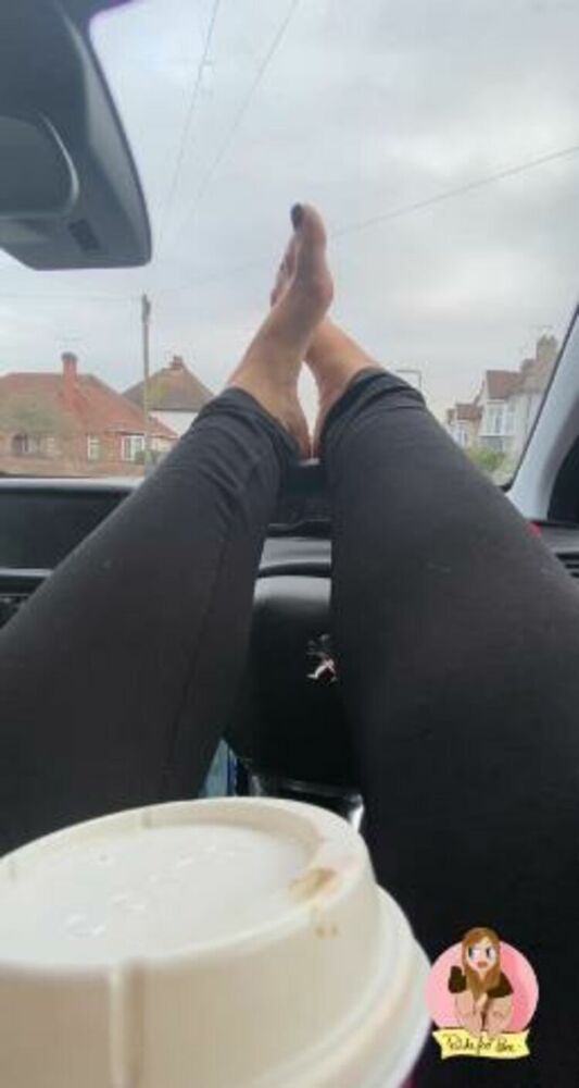 Onlyfans - Bee - petitefeetbee - petitefeetbeeI swear I actually sit in my car for about minutes before I get out to go inside - 17-11-2021 [updated: 2023-08-05]