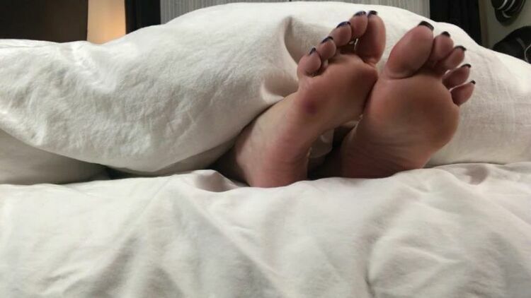 Onlyfans - Beneathmytoes - What would your next move be if this is what you saw on your way back from the bathroom - 26-11-2019 [updated: 2023-08-05]