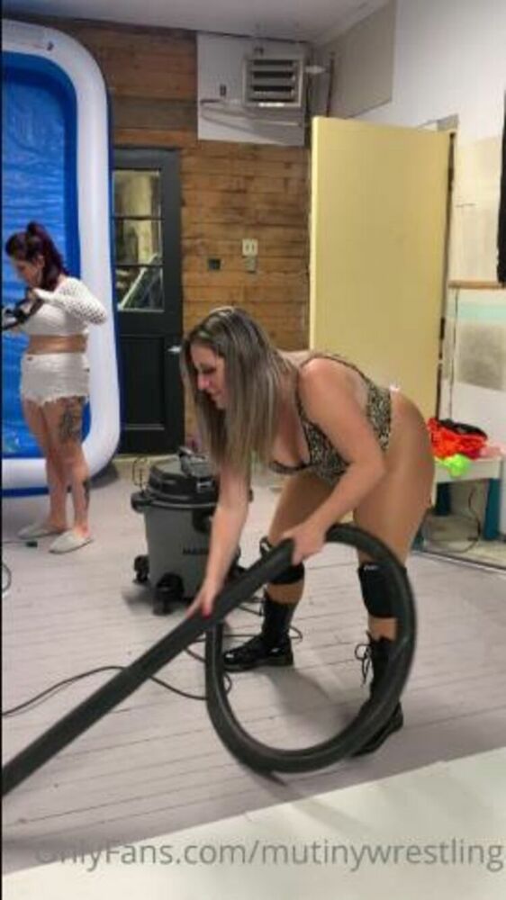 Onlyfans - Mutiny - mutinywrestling - mutinywrestlingYou wanted some behind the scene action Here it is Please remind me that its a bad ide - 08-11-2021 [updated: 2023-08-05]