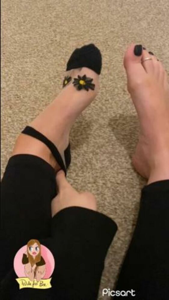 Onlyfans - Bee - petitefeetbee - petitefeetbeeHappy Toesday Now get your mouth round them SHARPISH I want that toe jam all out from i - 19-10-2021 [updated: 2023-08-05]