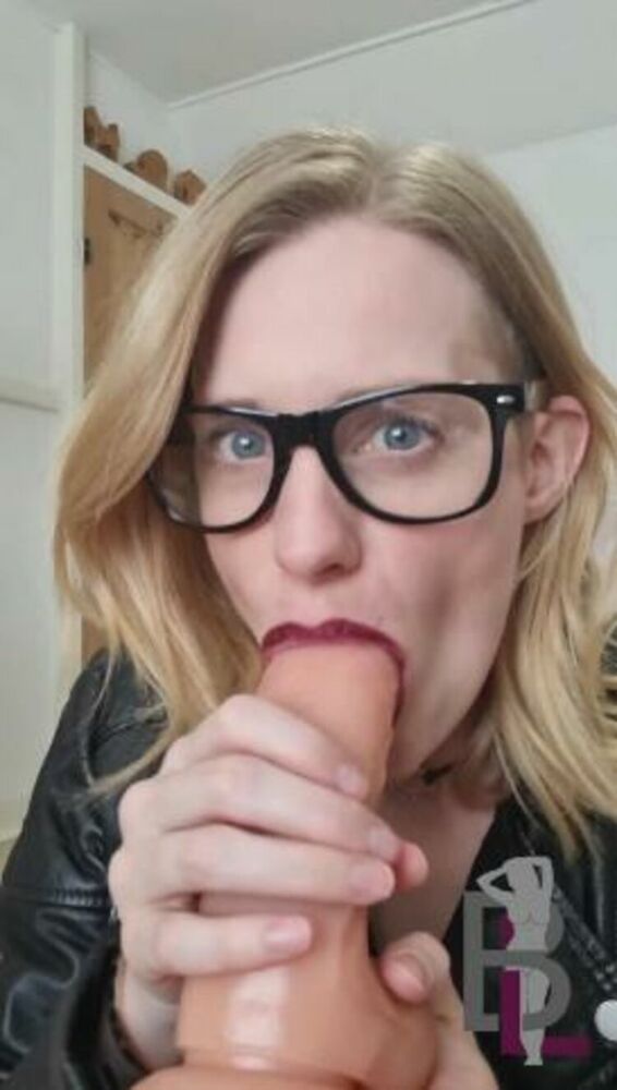 Onlyfans - Belle Lou - bellelouHow would you like a slow teasing blow job and then to spunk all over my face - 20-04-2021 [updated: 2023-08-09]