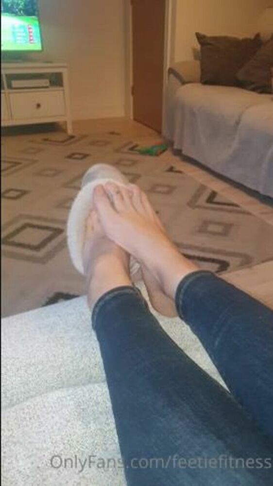 Onlyfans - Goddess Suzie - goddesssuzie26 - goddesssuzieFresh and warm smelly ugg slipper feet pressed against your nose would feel like heaven w - 17-04-2021 [updated: 2023-08-09]