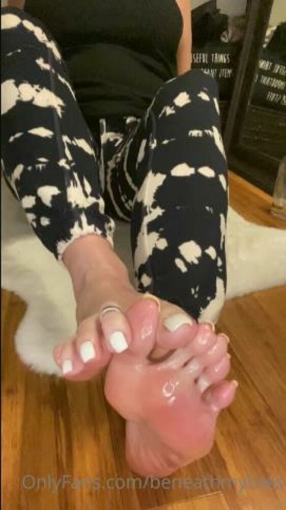 Onlyfans - Beneathmytoes - Feeling my feet sliding on each other really makes me crave a man to play with - 04-02-2021 [updated: 2023-08-14]