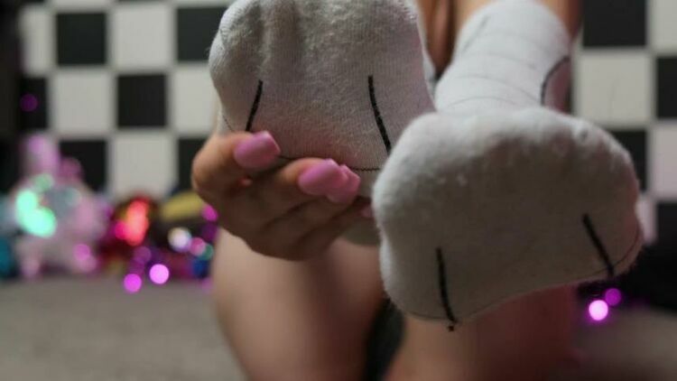 Sniffing My Dirty Socks And Show You My Bare Feet! Kira Loster_[FreeFans.tv Best OnlyFans leaks] [updated: 2023-08-20]