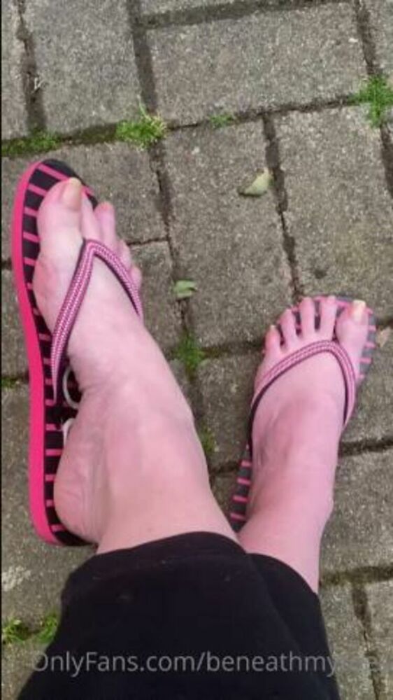 Onlyfans - Beneathmytoes - No polish flip flop question recap - 26-05-2021 [updated: 2023-09-01]