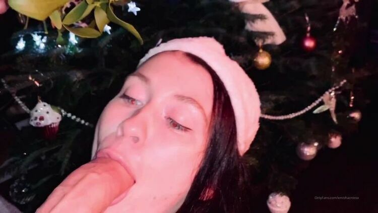 [Onlyfans] xmishacrossx-15-12-2019-16449403-Sucking dick underneath a mistletoe [updated: 2023-09-01]