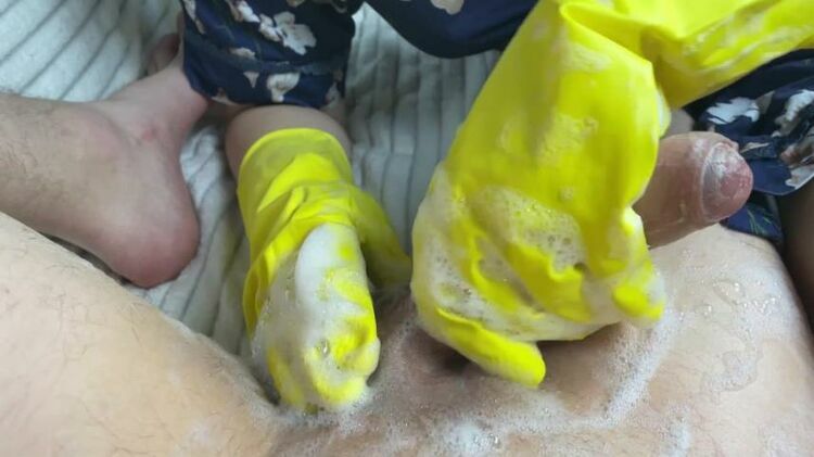 Dirty Cock Washing Yellow Latex Gloves_[FreeFans.tv Best OnlyFans leaks] [updated: 2023-09-07]