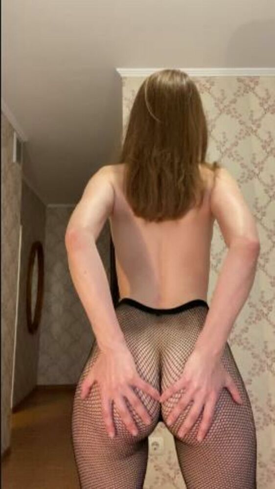 HolyCrap - I pooped myself in fishnet tights [updated: 2023-09-09]