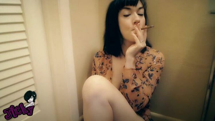 JickyJ – Smoking A Mini Cigar [updated: 2023-10-11]