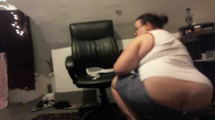 Fat White Girl Buttcrack Cleaning – then Stripping Totally Naked to Smoke [updated: 2023-10-12]