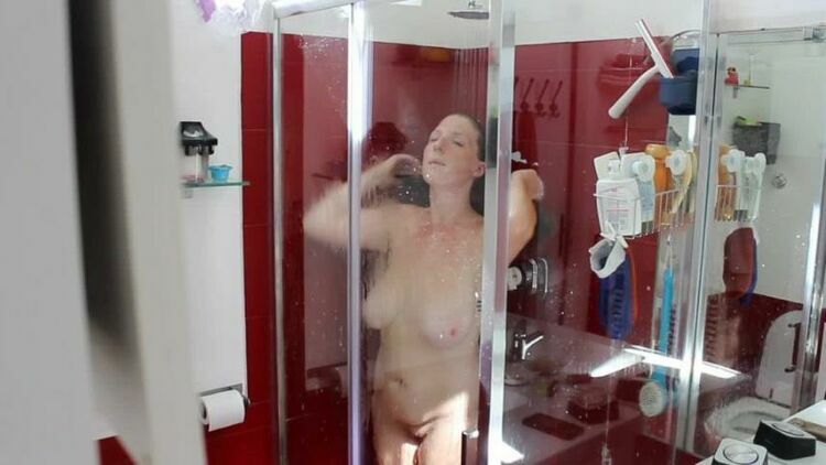 LittleRedheadLisa – Hidden’ Shower Camera [updated: 2023-10-18]