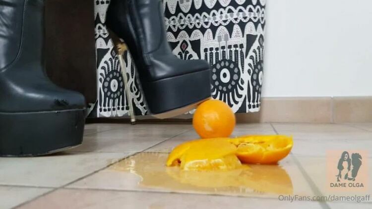 dameolgaff - Oranges Squeeze with High Heel Boots This is a short clip where I crush two oranges with m [updated: 2023-10-24]