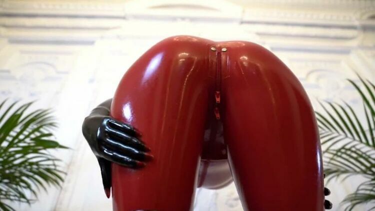 Miss Ellie Mouse – Ass Polishing in Red Latex [updated: 2023-10-31]