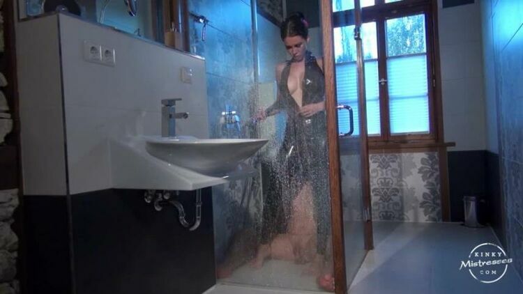 Mistress Susi aka Rubber Lady – Latex Worship in the Shower [updated: 2023-11-01]