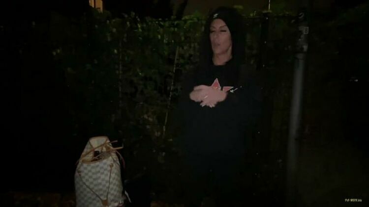 TexasPatti - Das war knapp… Public piss [updated: 2023-11-16]