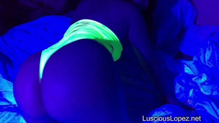 Online video Luscious Lopez - Luscious Lopez black light thong twerk milf [updated: 2023-11-20]