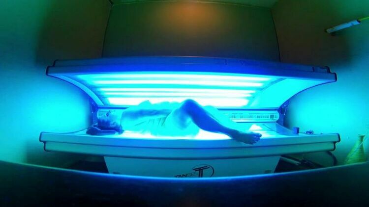 Sexy BBW Playing Public Tanning Bed [updated: 2023-11-23]