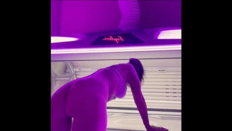 Milfdeluxe - PRIVATE EINBLICKE - Solarium [updated: 2023-12-10]