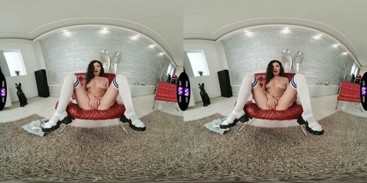 Brunette rubs pussy to cool down - Oculus 5k [updated: 2023-12-10]