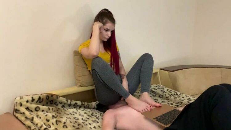 Petite Princess FemDom - Redhead Dominant Girl In Grey Spandex Leggings - Facesitting and Ass Grinding Femdom Homemade (1080p) [updated: 2023-12-12]