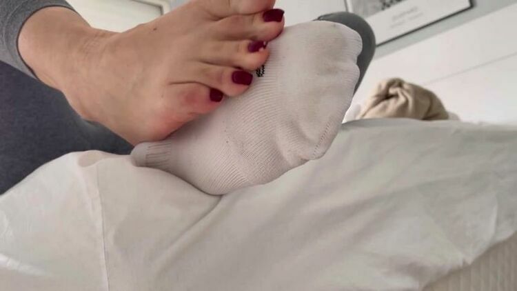 Goddess Grazi - JOI - My Sweaty And Stinky Socks Take Your Cum After Gym - Shoes Fetish Pov [updated: 2023-12-14]