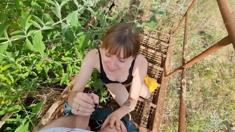 Anne-Eden - OUTDOOR Schwanzentladung mit Wichsanleitung UNCUT [updated: 2023-12-15]