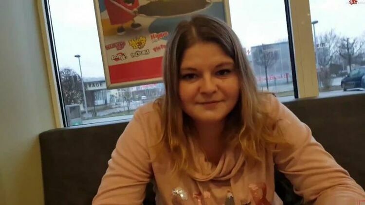 Lilly-Shy - Mein erster Orgasmus im Fastfood Lokal extrem Puplic [updated: 2023-12-15]