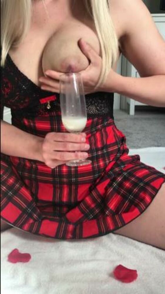 LactatingDaisy - 26-09-2021-298613173831868416-???? ???? my milk is so thick and creamy on here, would you drink this fresh, warm and swe [updated: 2023-12-17]