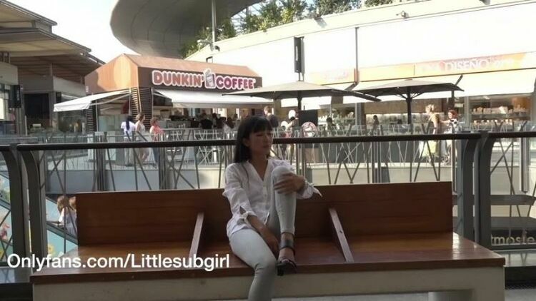 Littlesubgirl – Super Crowded Mall & Clothes Store Squirting Right In front of Strangers [updated: 2023-12-25]