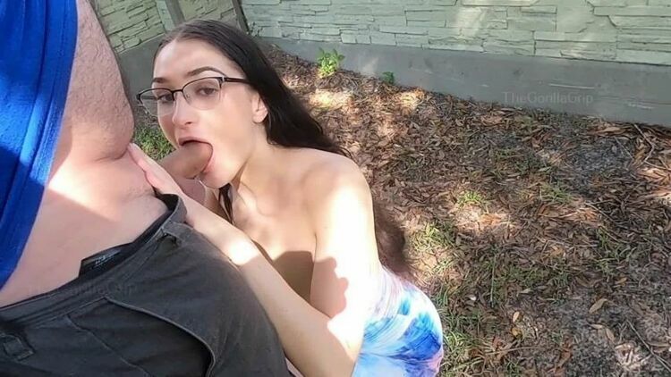 TheGorillaGrip – Dog Park Blowjob [updated: 2023-12-31]