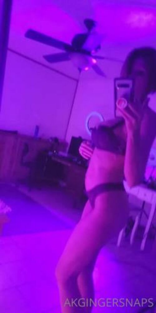 akgingersnaps love playing in the black light on milf porn [updated: 2024-01-04]