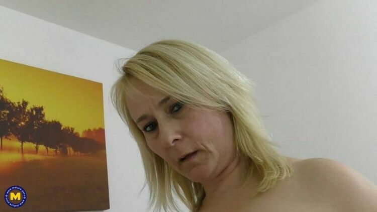 Mature.nl presents Michelle (EU) (45) in British housewife fooling around [updated: 2024-01-07]