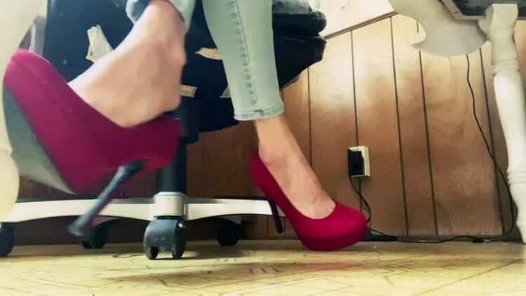 Shoe dangle Red heels [updated: 2024-01-07]