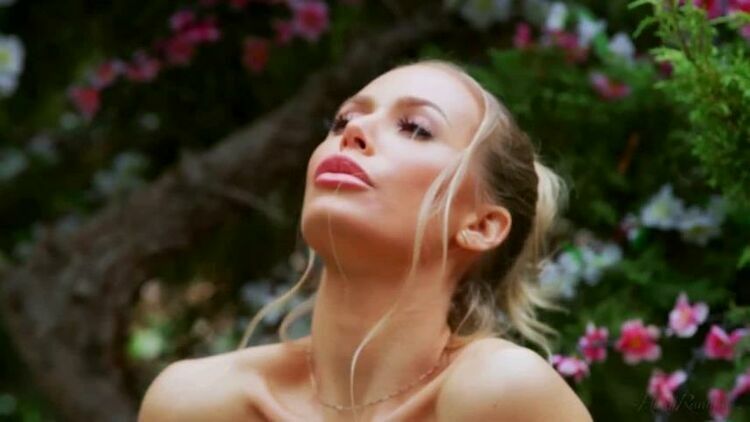 Nicole aniston bathing beauty!? [updated: 2024-01-11]